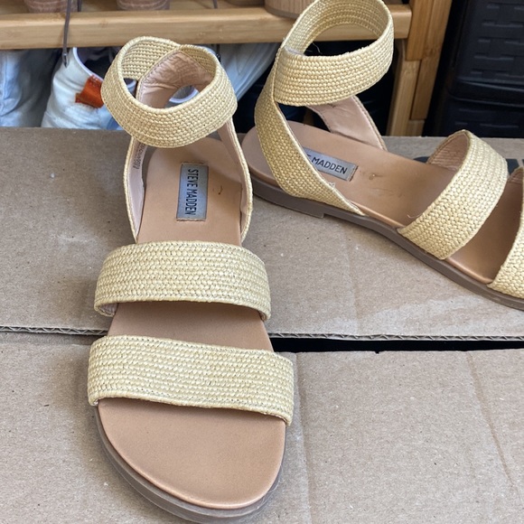 Steve Madden sandals - Picture 2 of 5